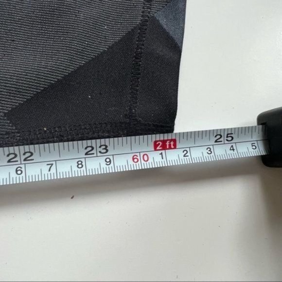 Brooks Black and Gray/ Black Jacquard Formation Cropped Leggings - M - Picture 6 of 8